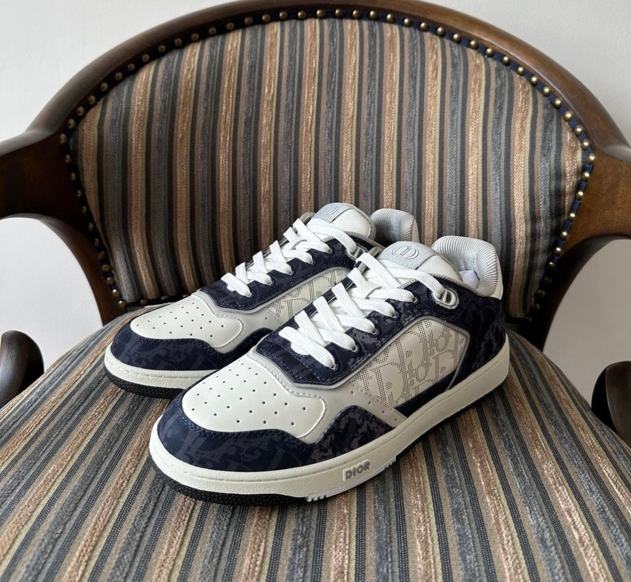 B27 Sneaker