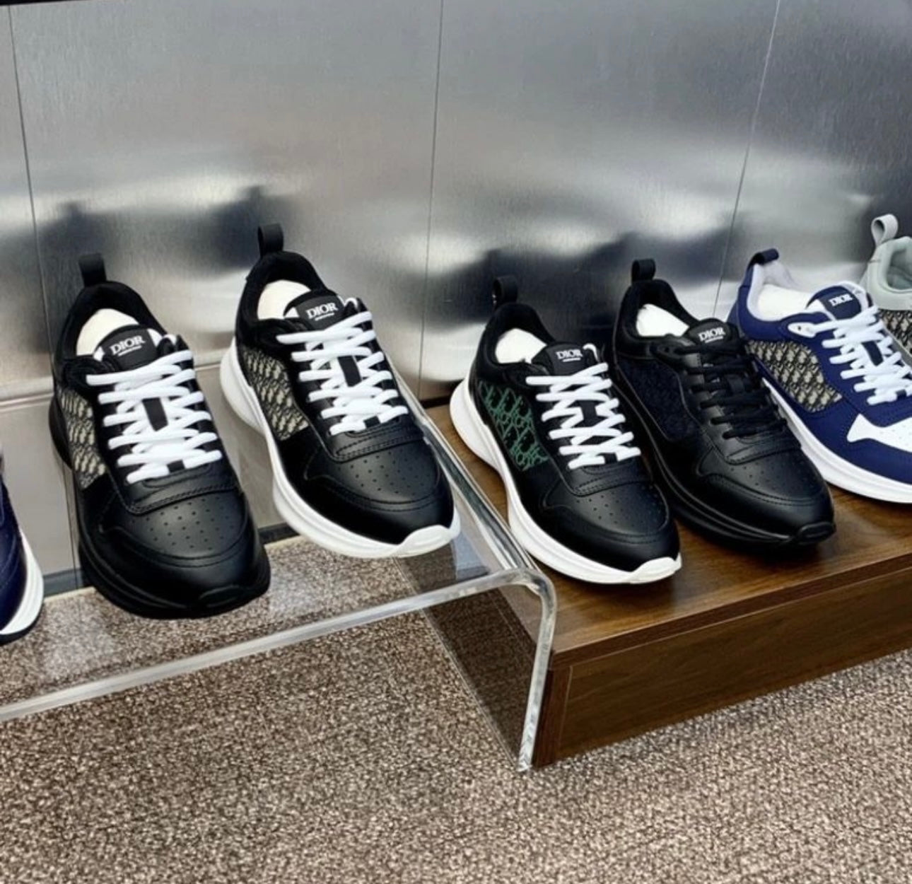 B25 Sneaker