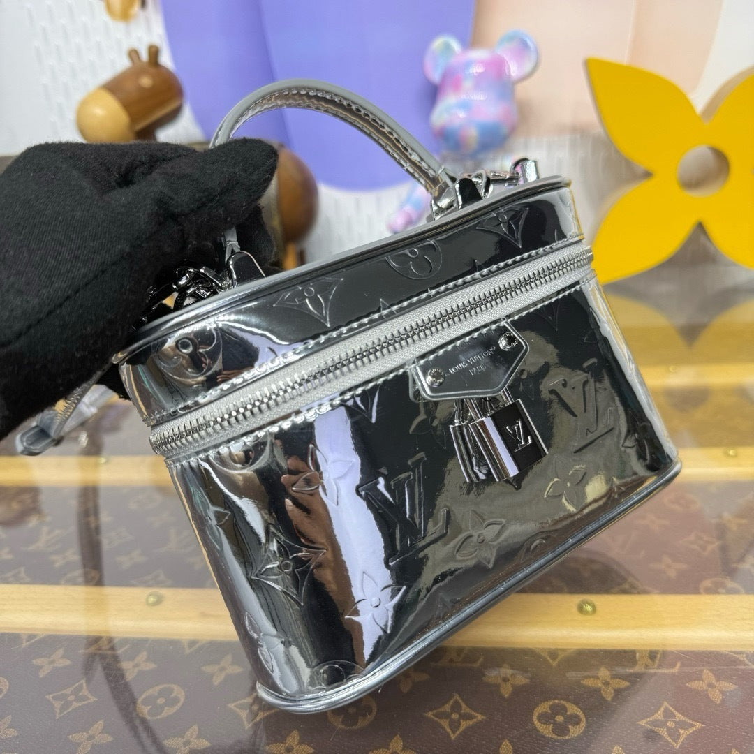 Vanity Chain Pouch