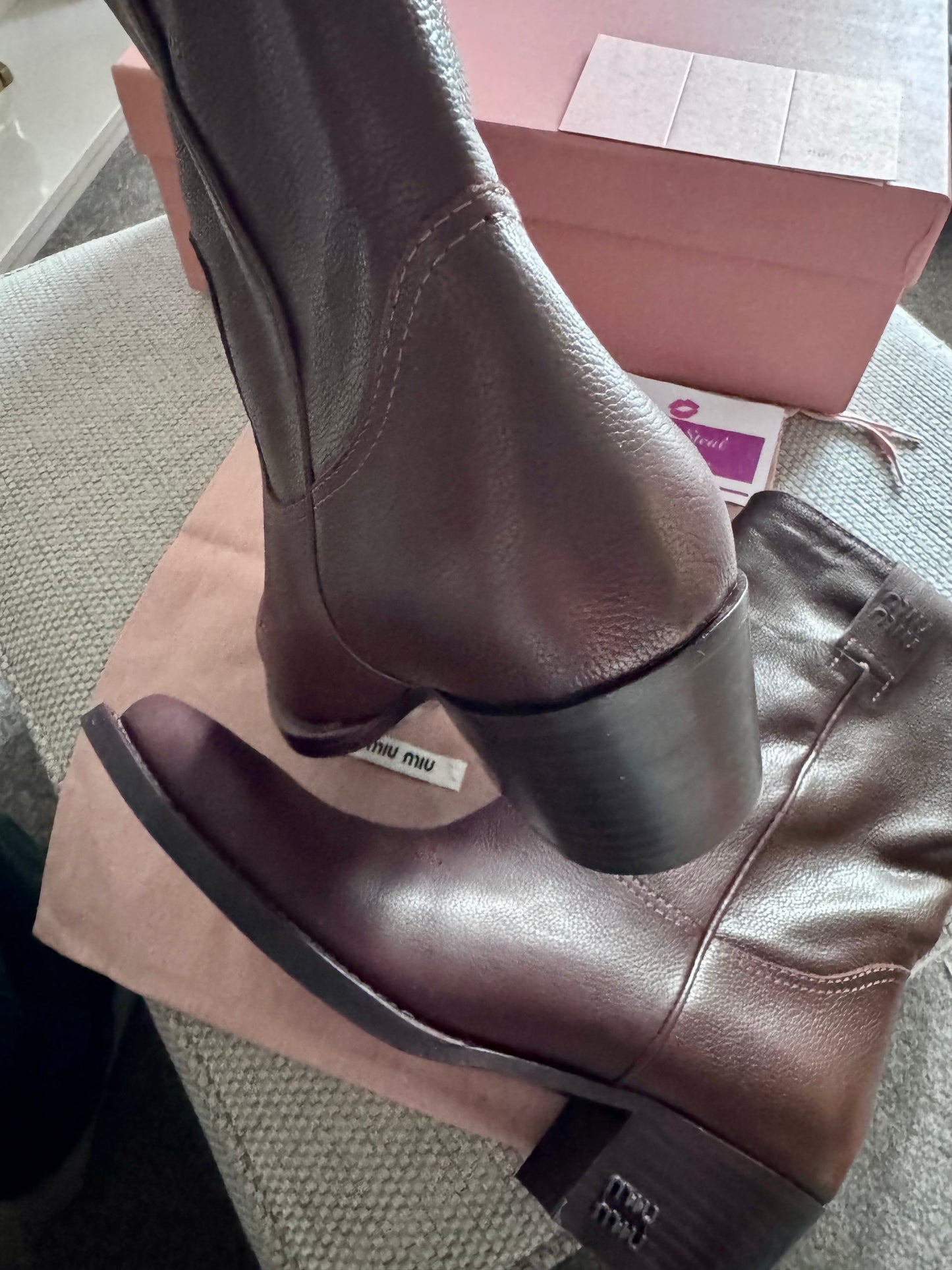 Logo Boots