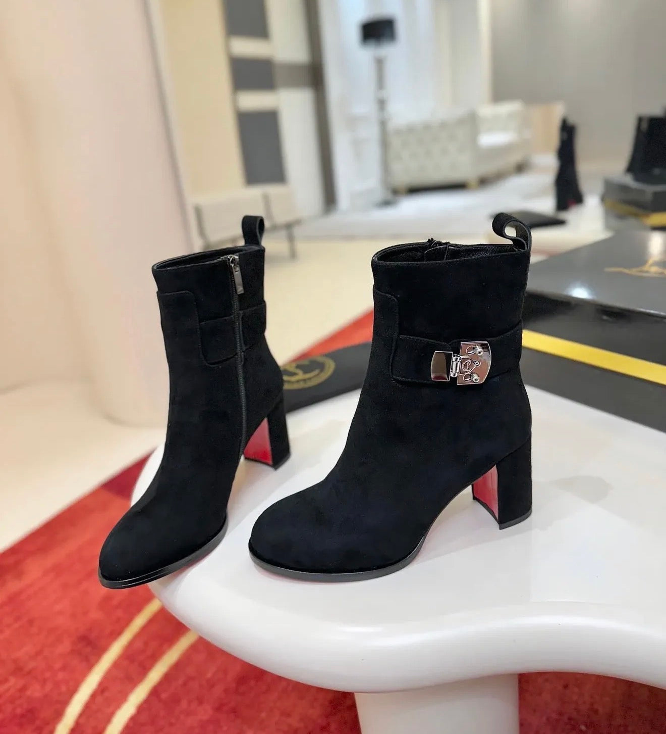 Logo Boots
