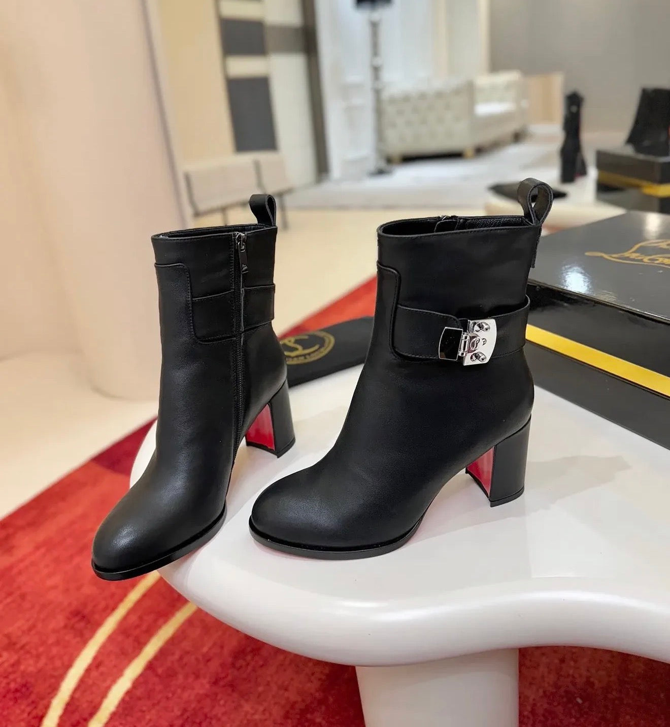 Logo Boots
