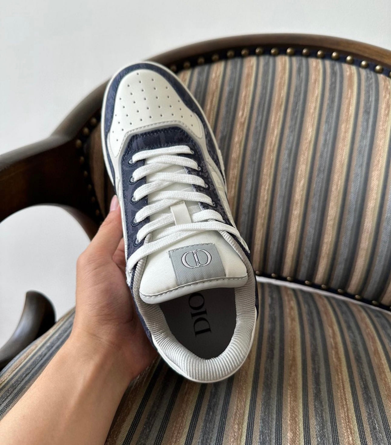 B27 Sneaker