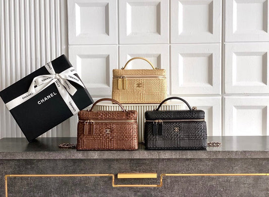 Trendy Vanity Raffia