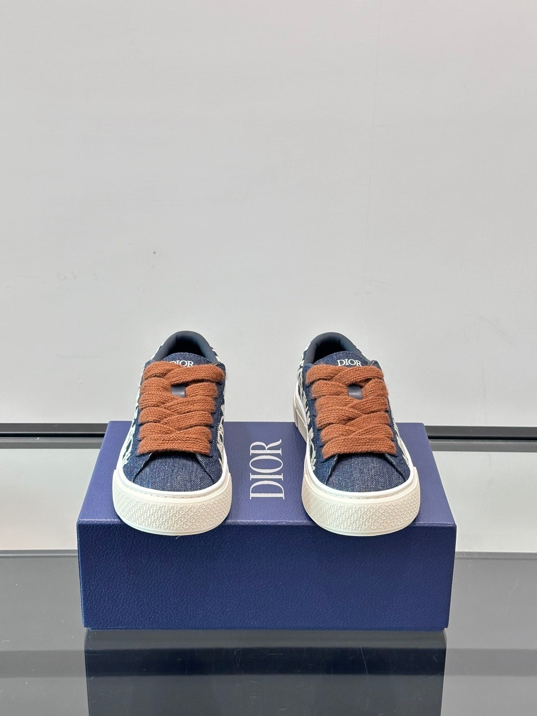 B33 Trainers