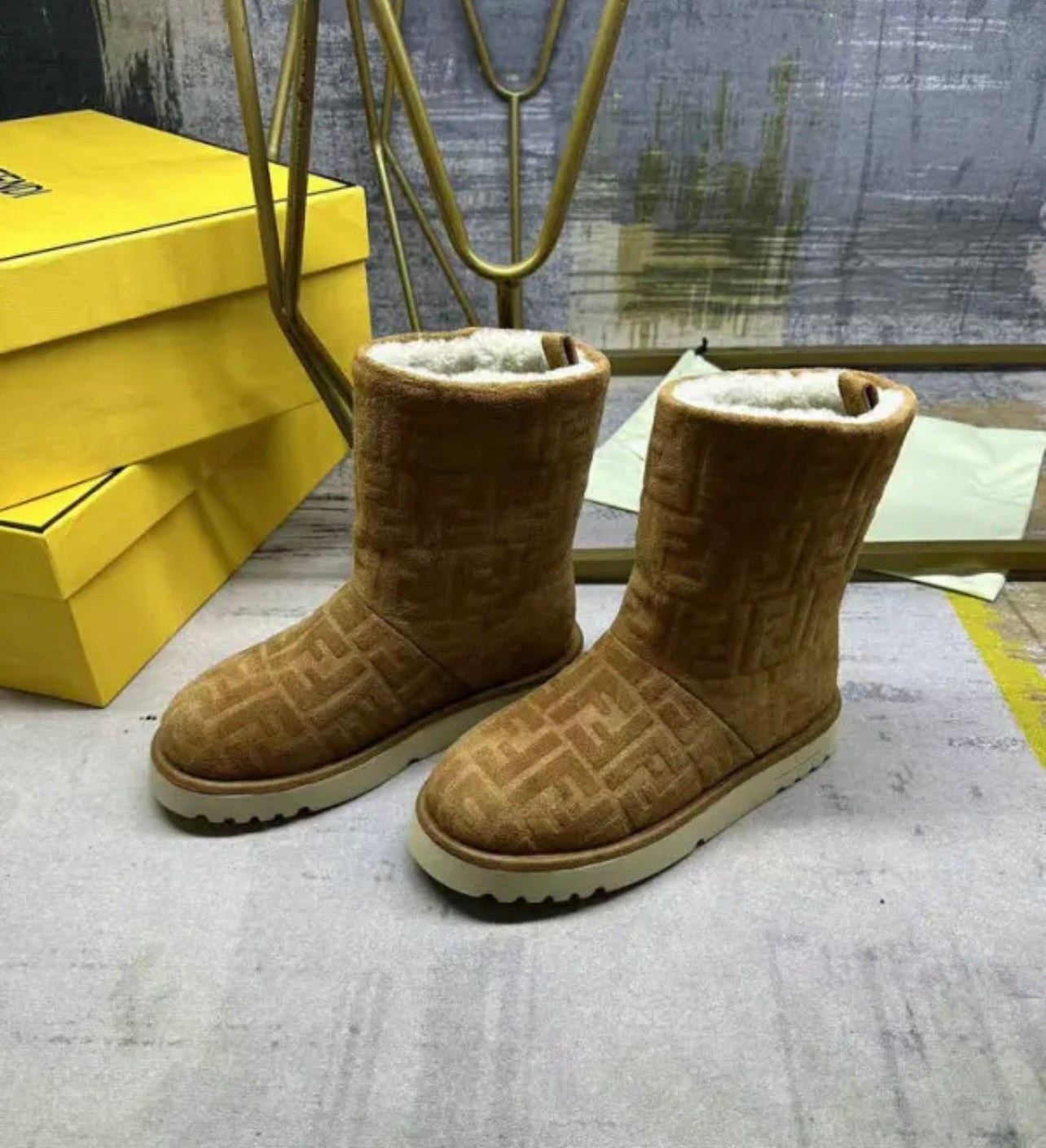 Logo Boots