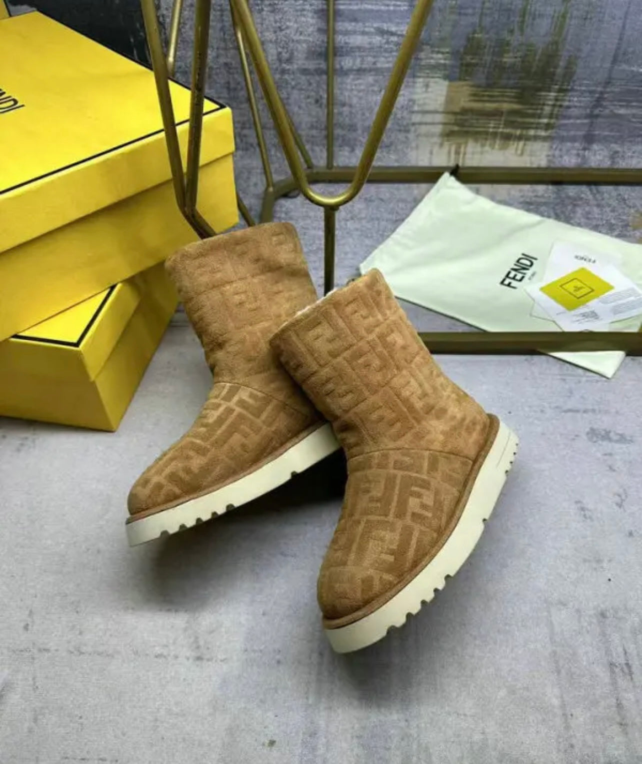 Logo Boots