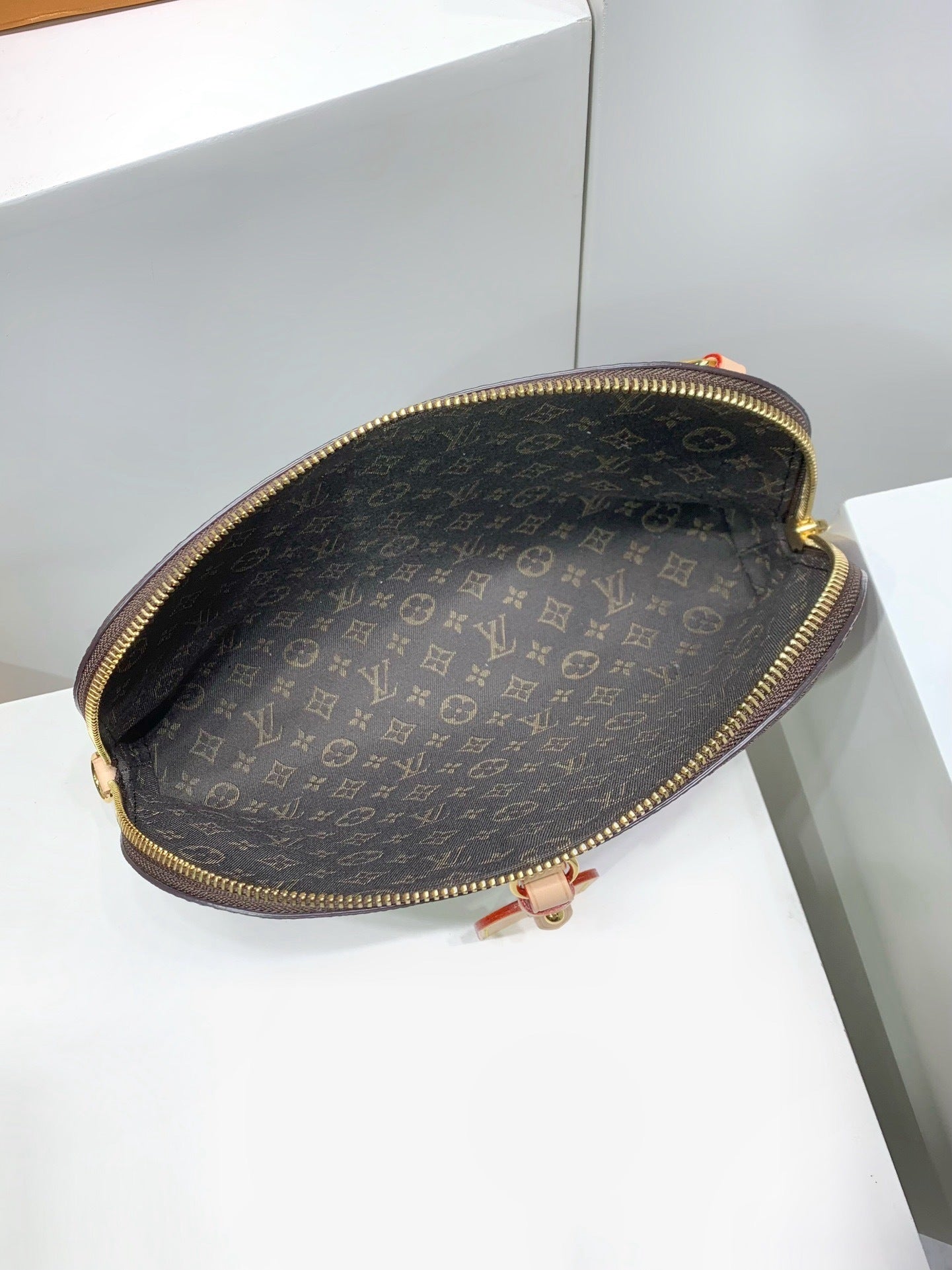 Tag Pouch