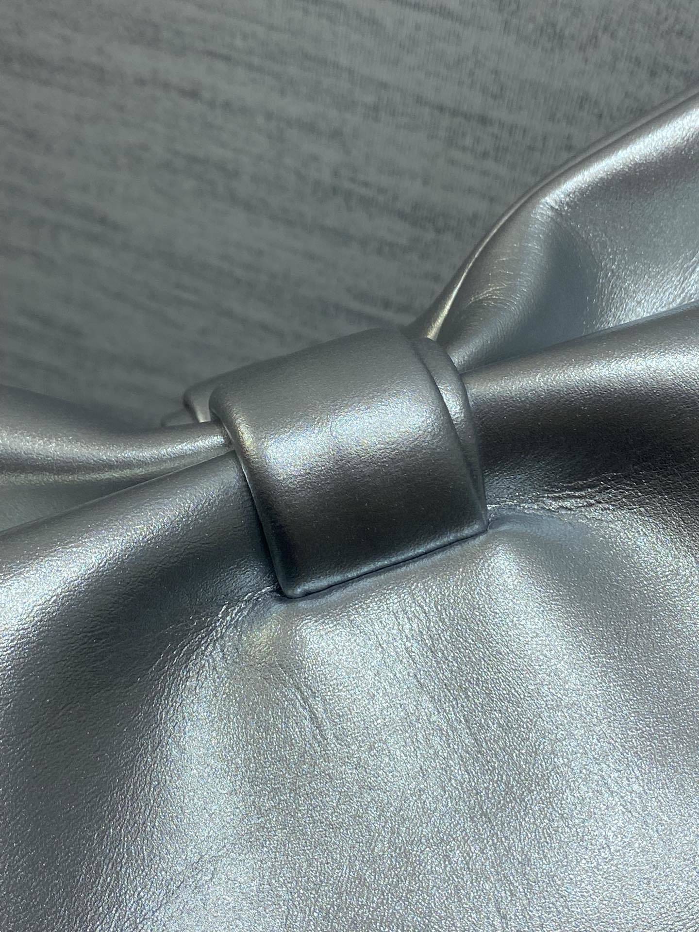 Medium Bow Bag