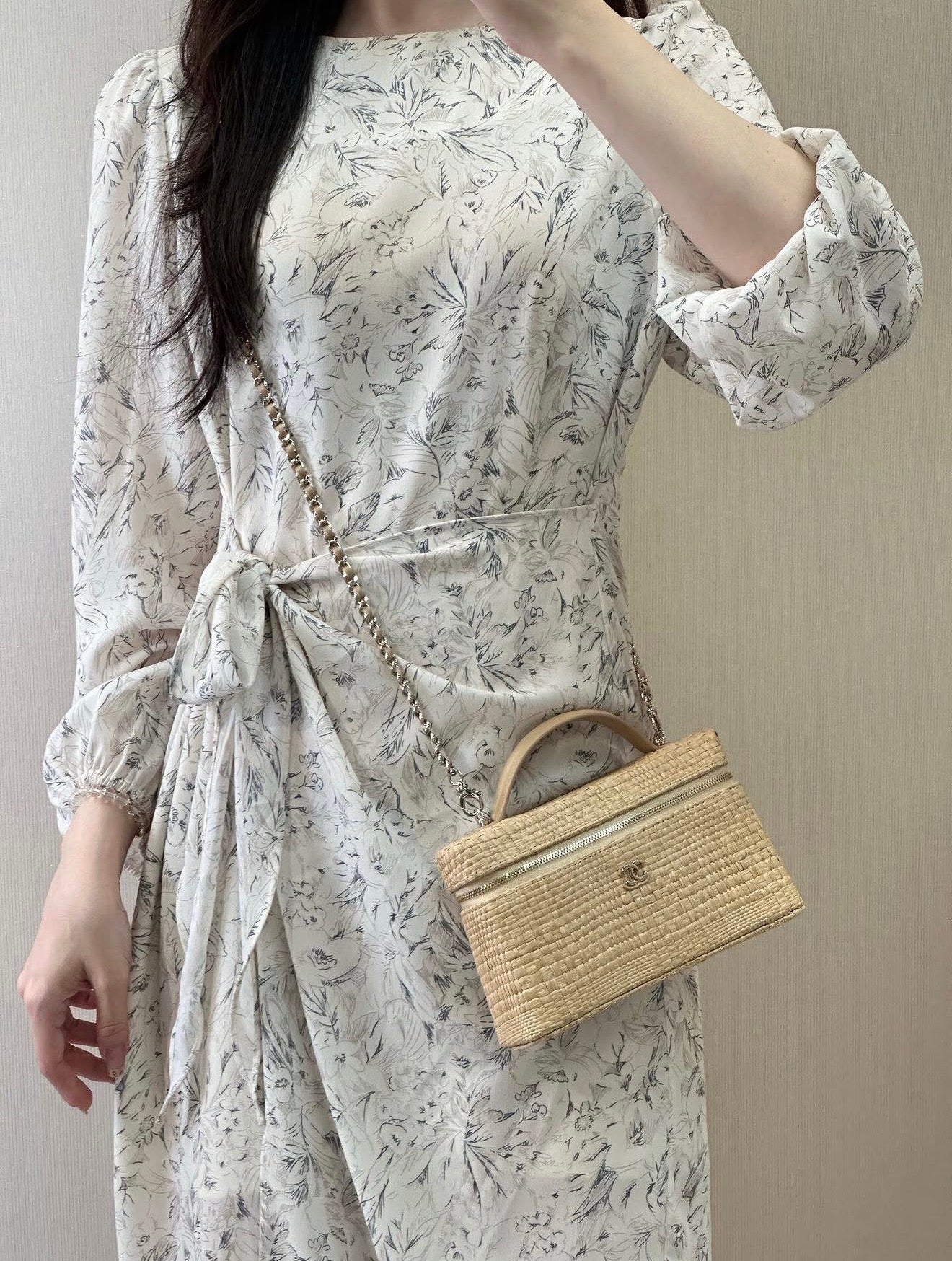 Trendy Vanity Raffia
