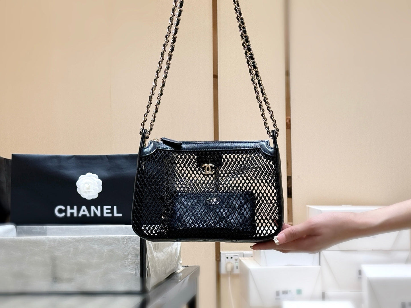 Mesh Chain Clutch