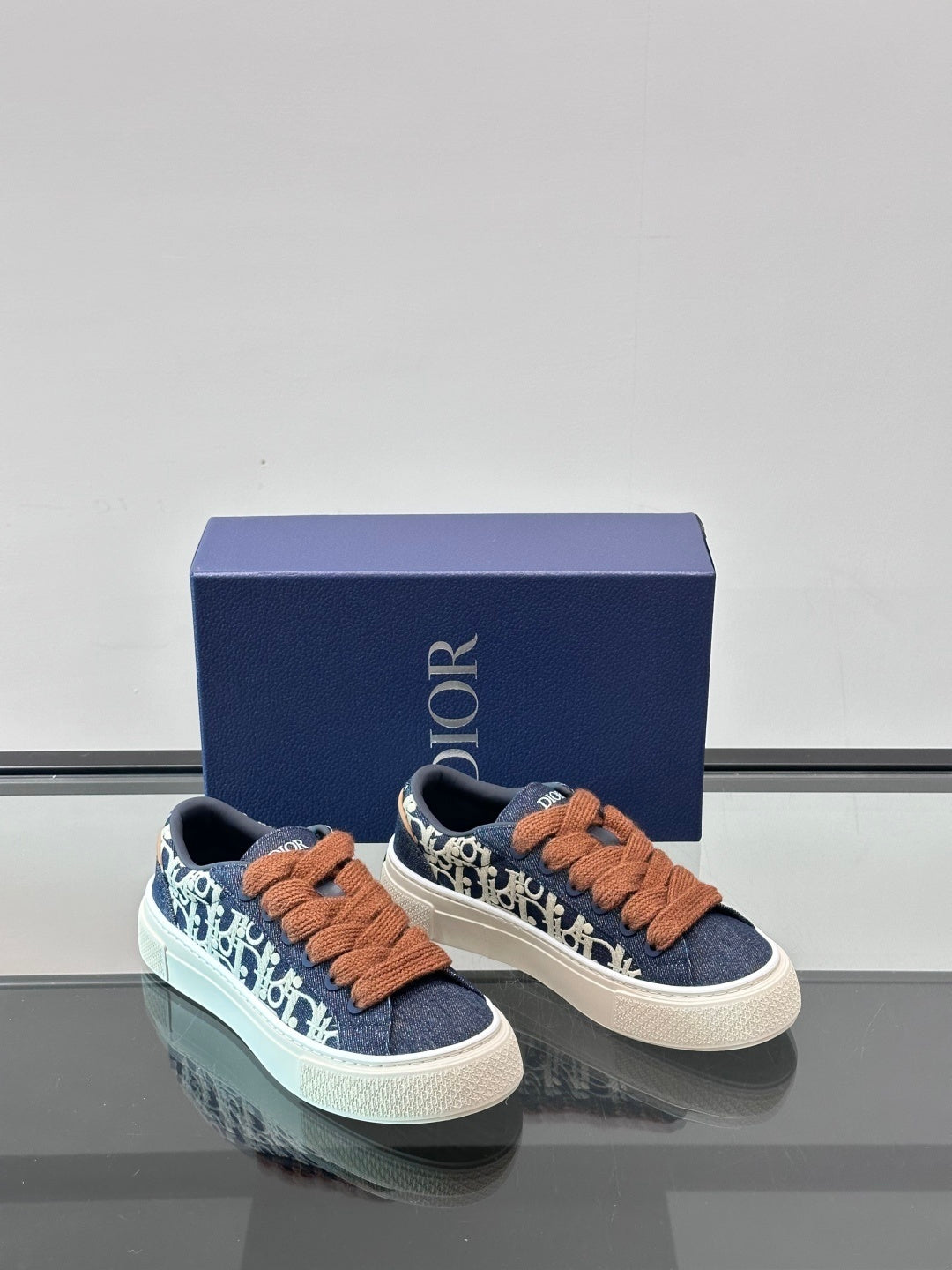 B33 Trainers