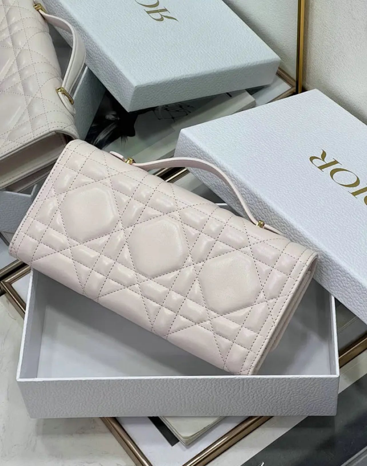 Caro Top Handle