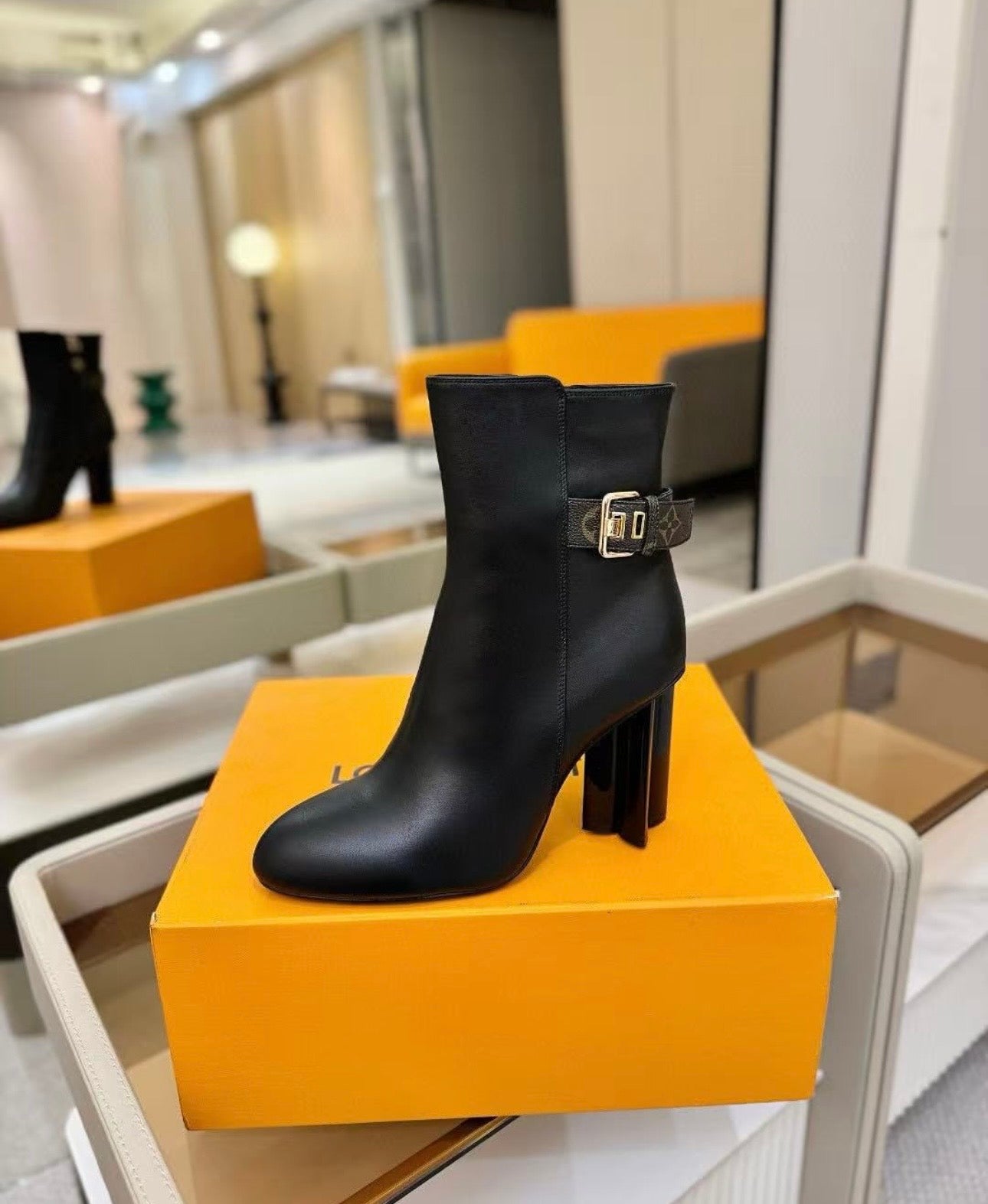 Silhouette Boots