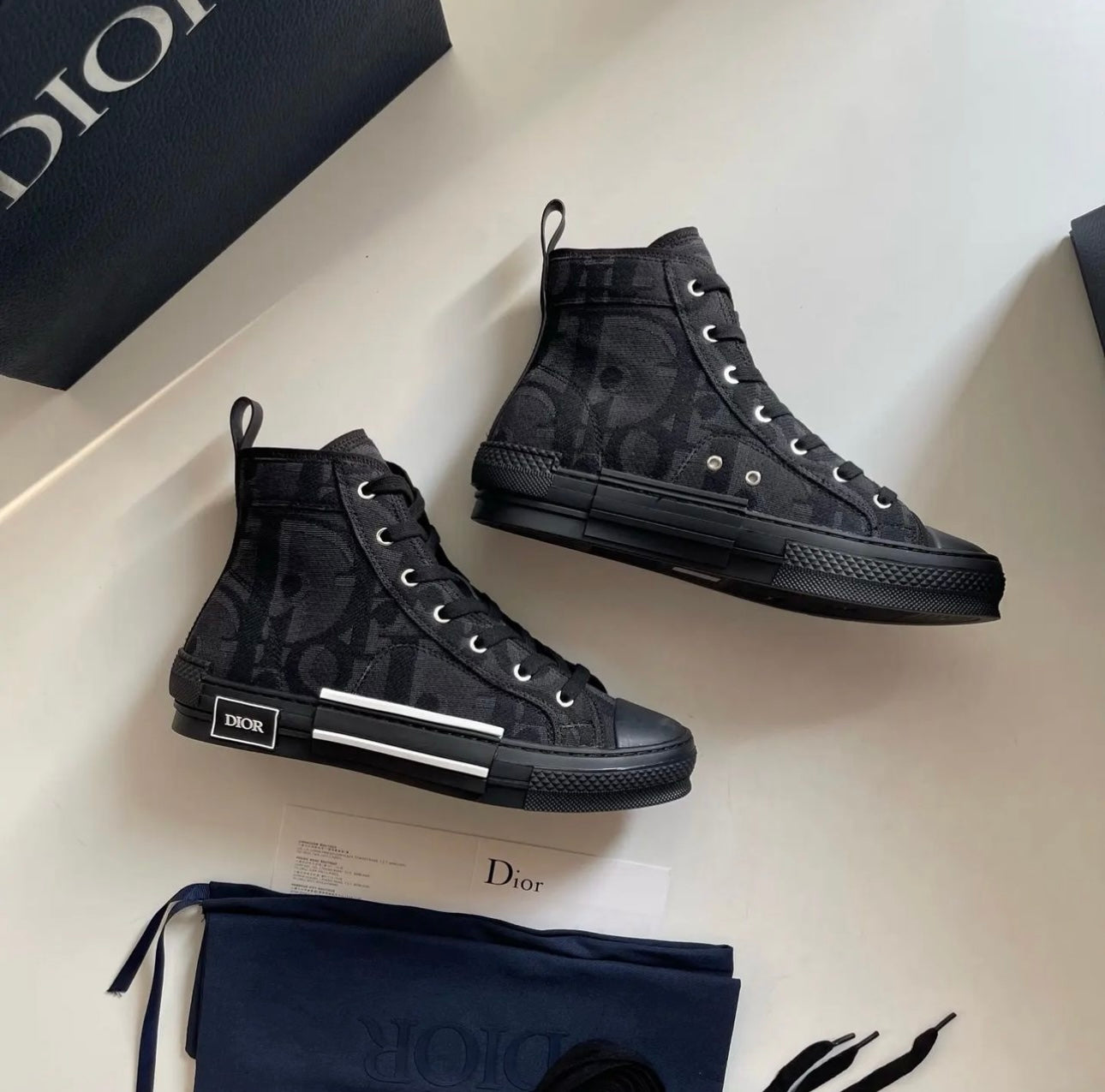 B23 Sneaker