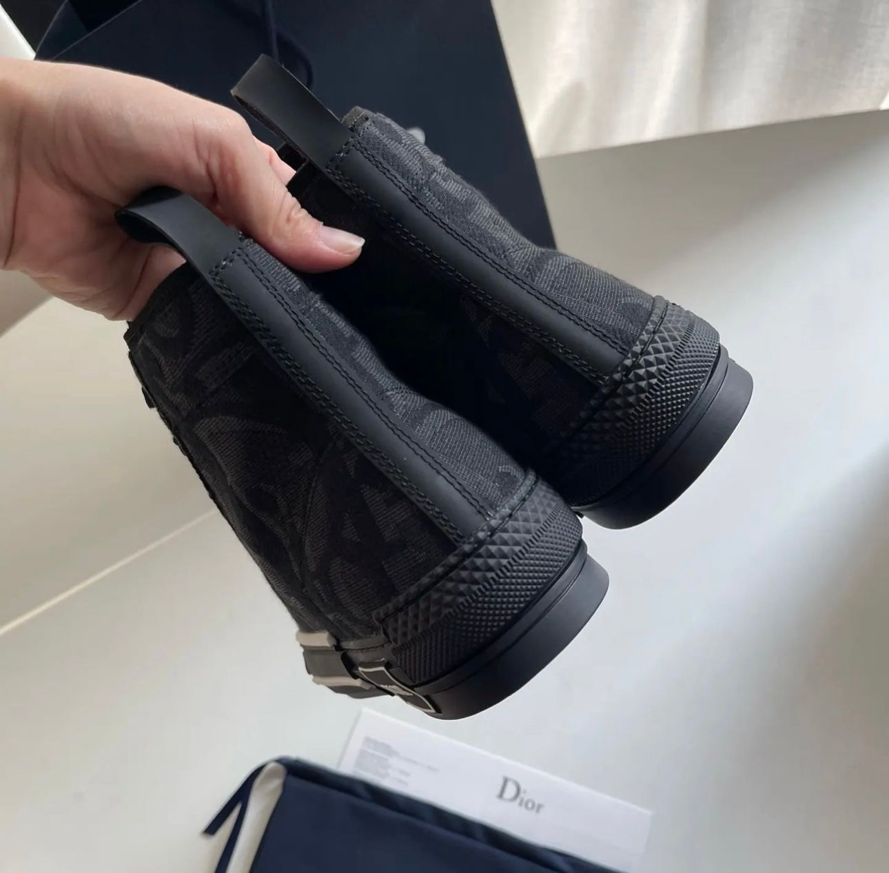 B23 Sneaker