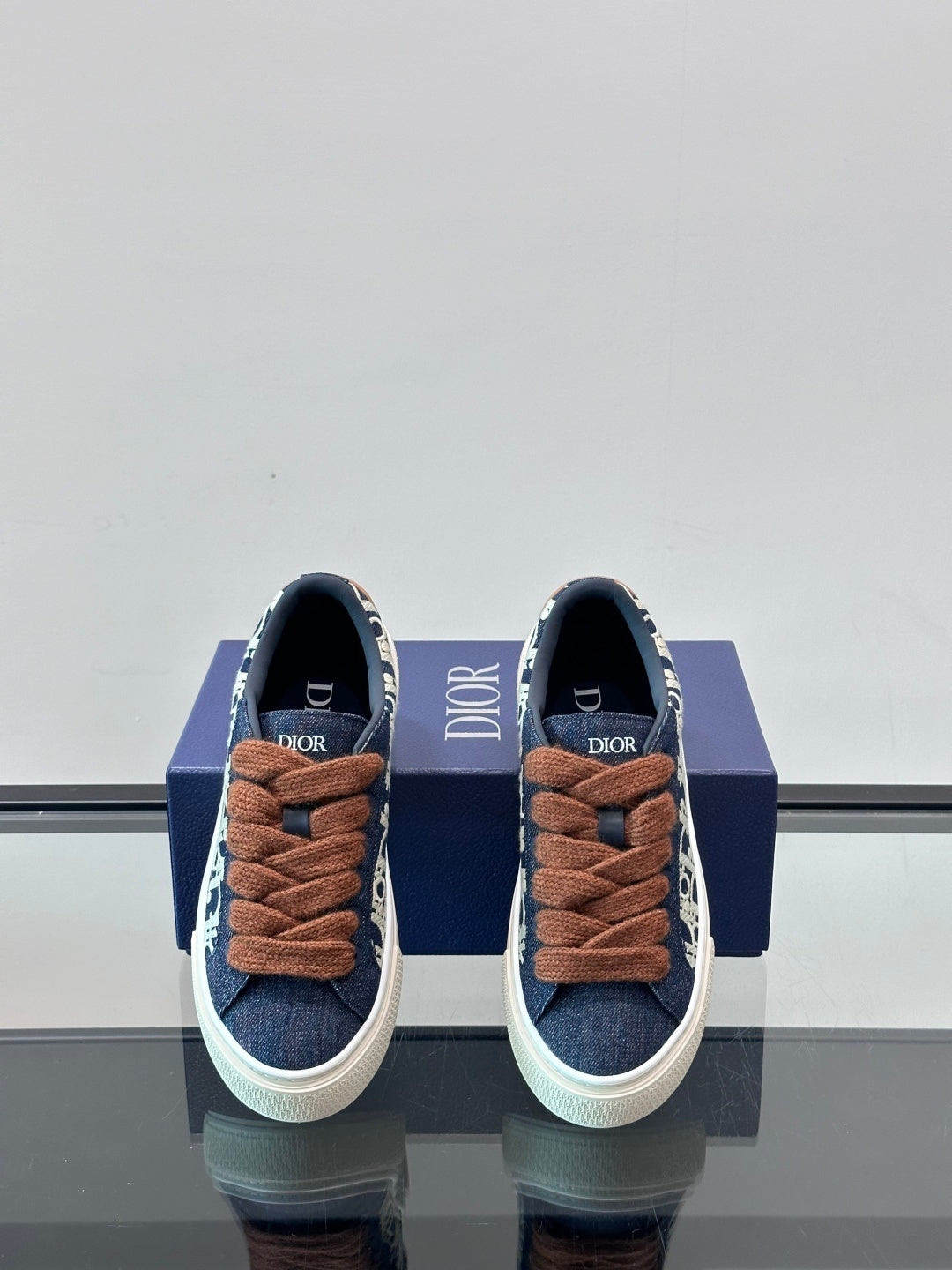 B33 Trainers