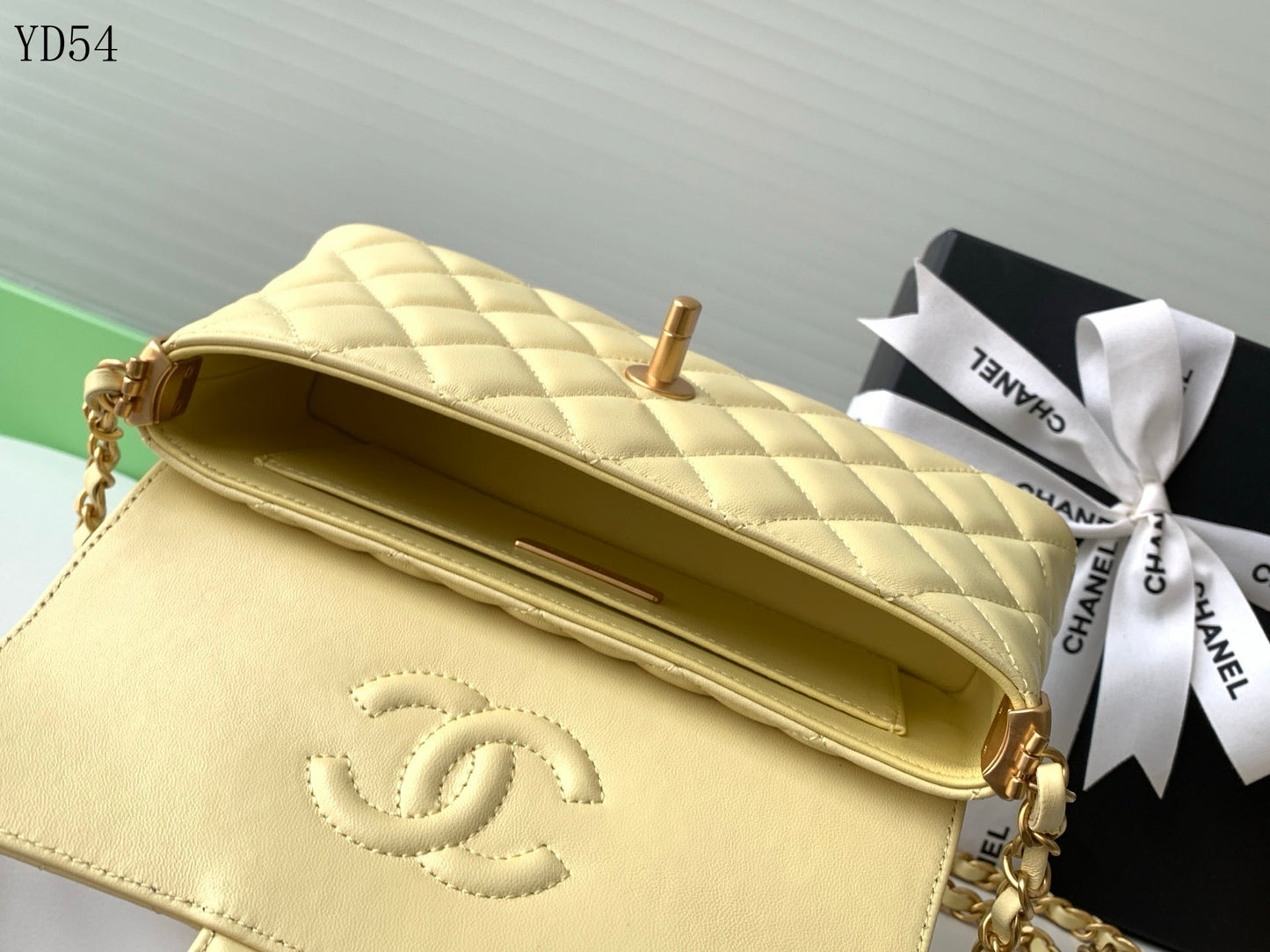 Horizontal Flap Bag
