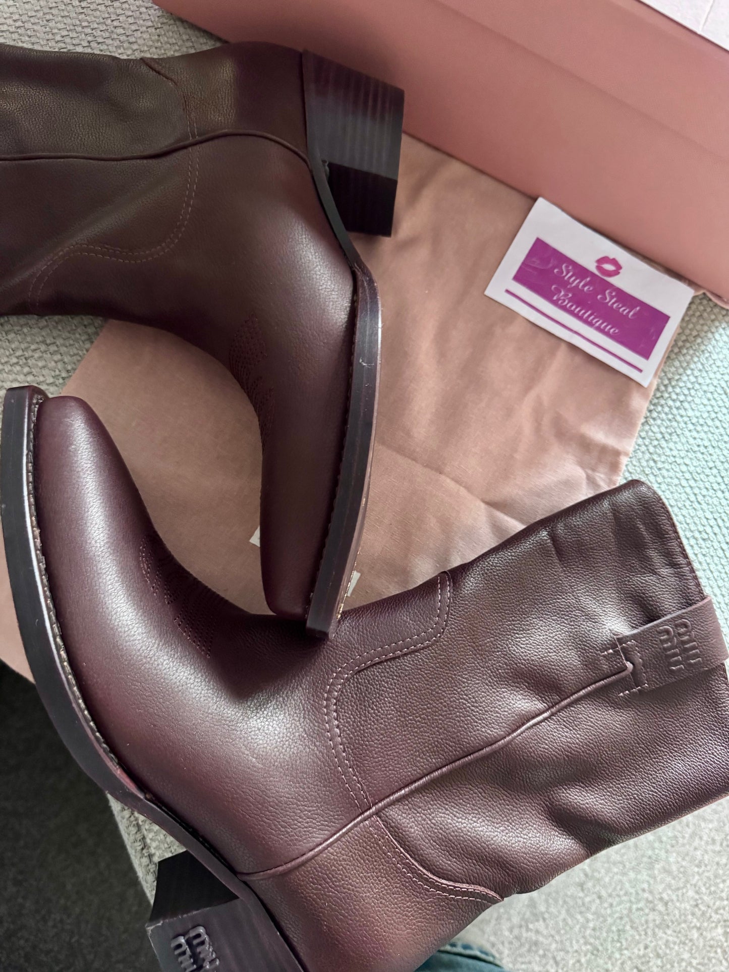 Logo Boots
