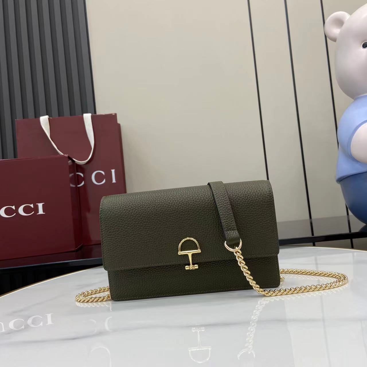 Half Horsebit Chain Bag