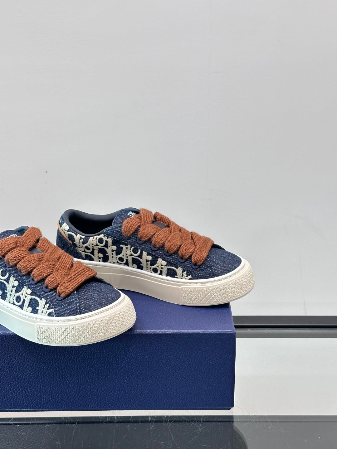 B33 Trainers