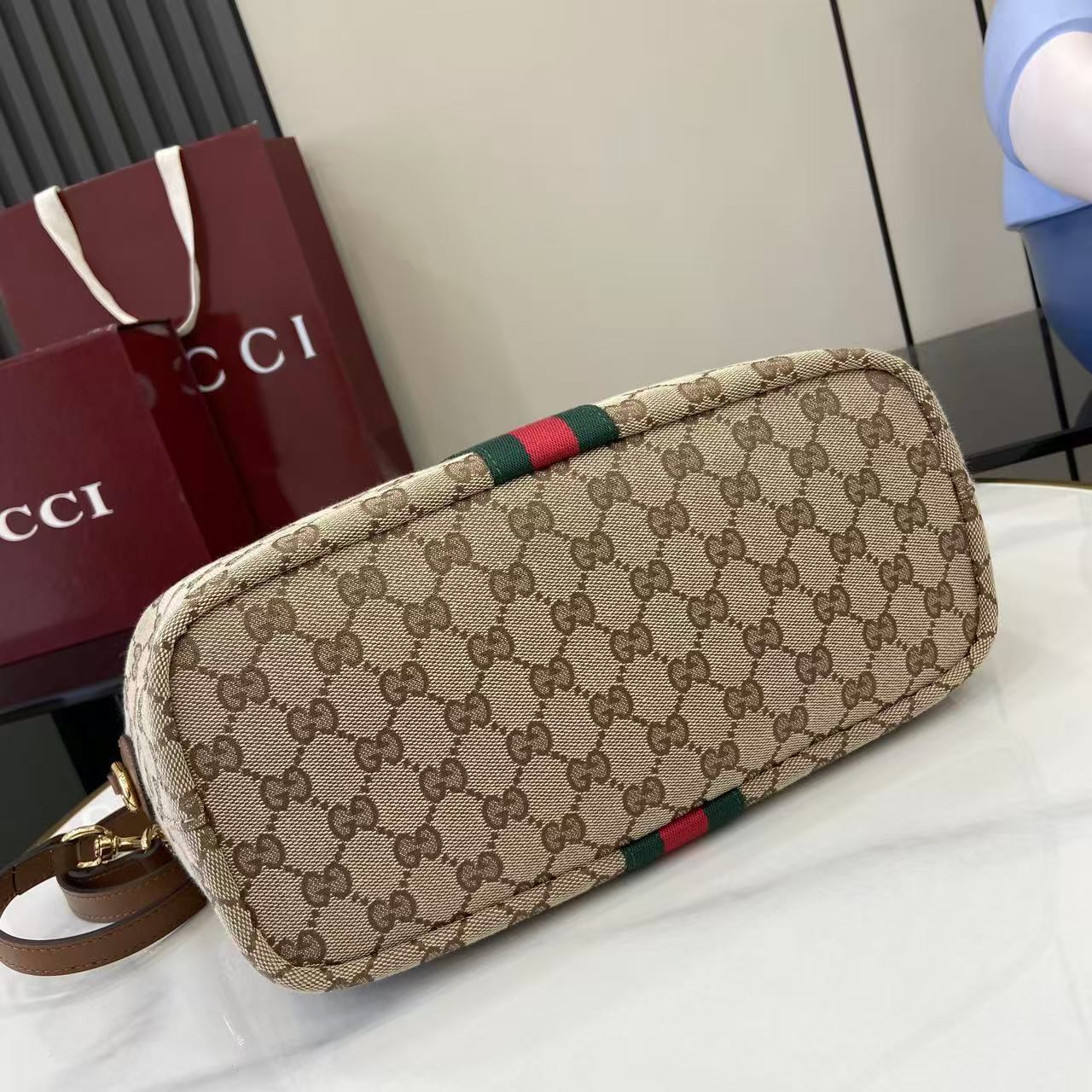 Ophidia Vanity
