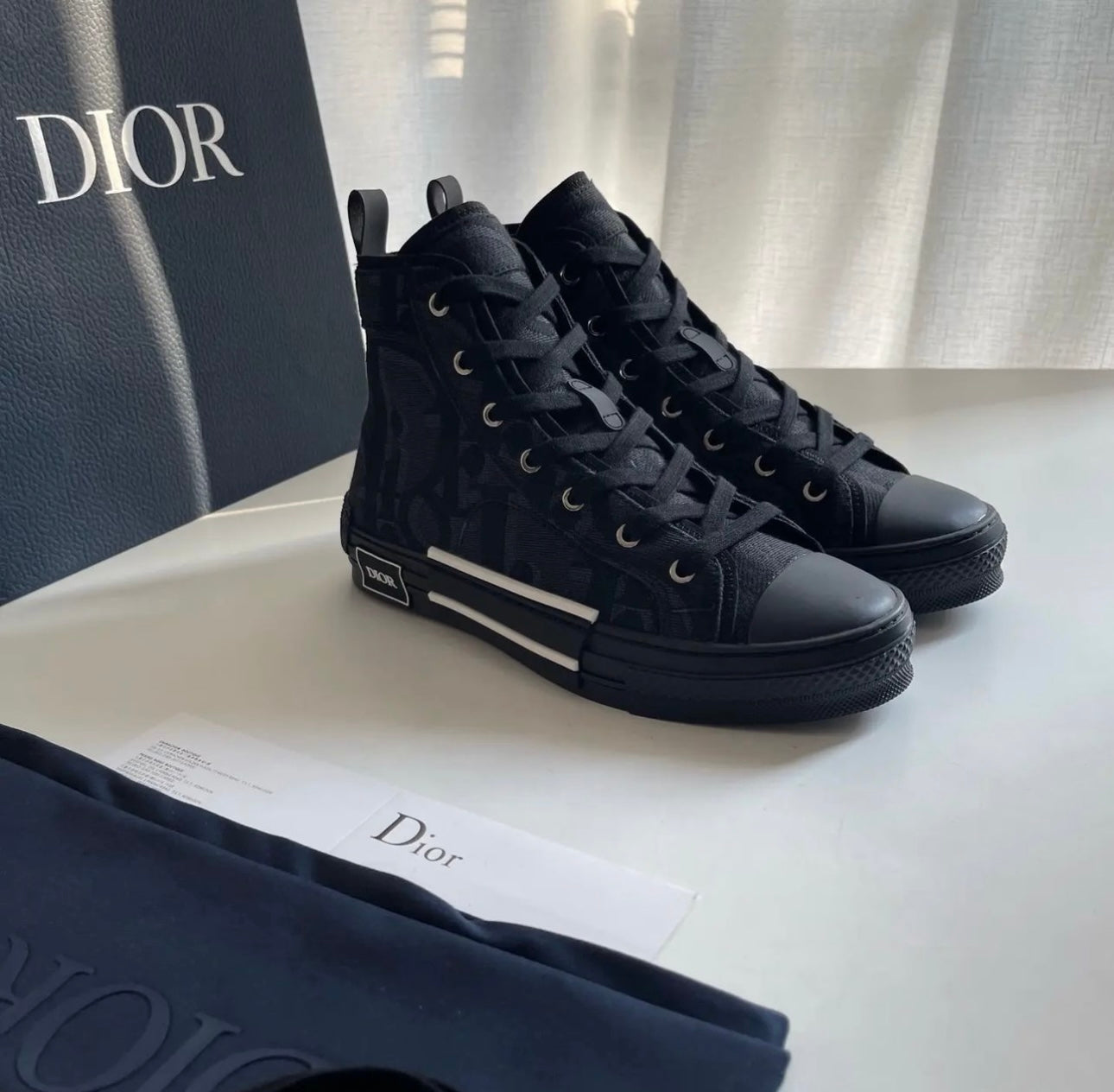 B23 Sneaker