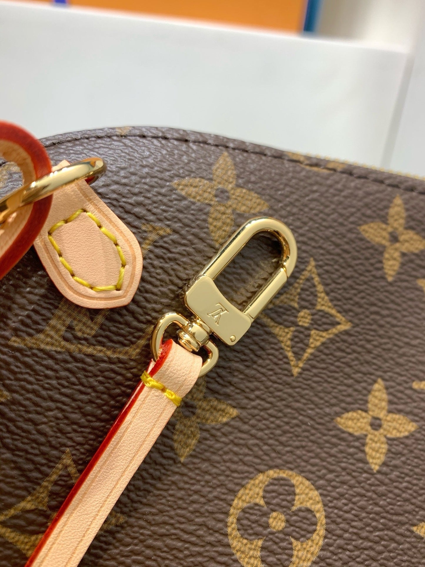Tag Pouch