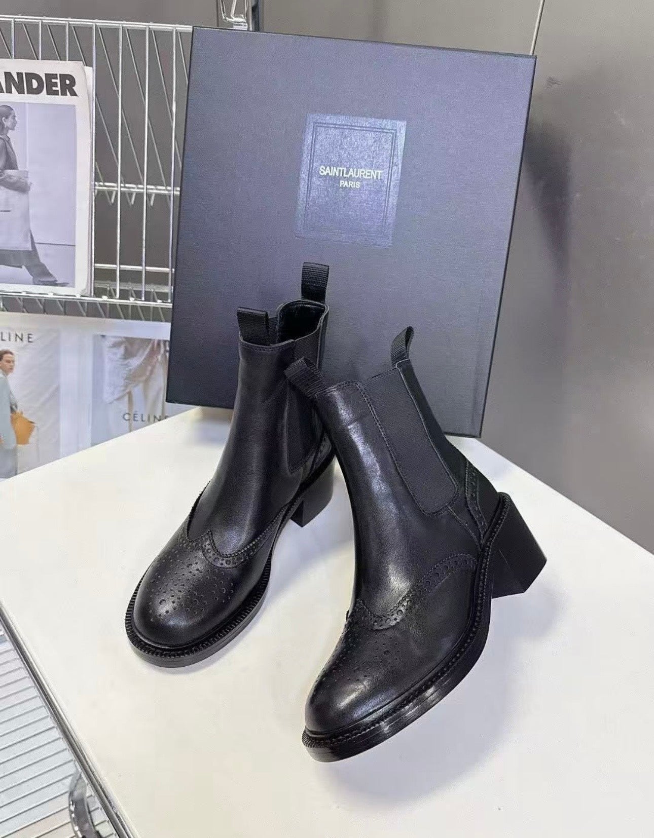 Logo Boots