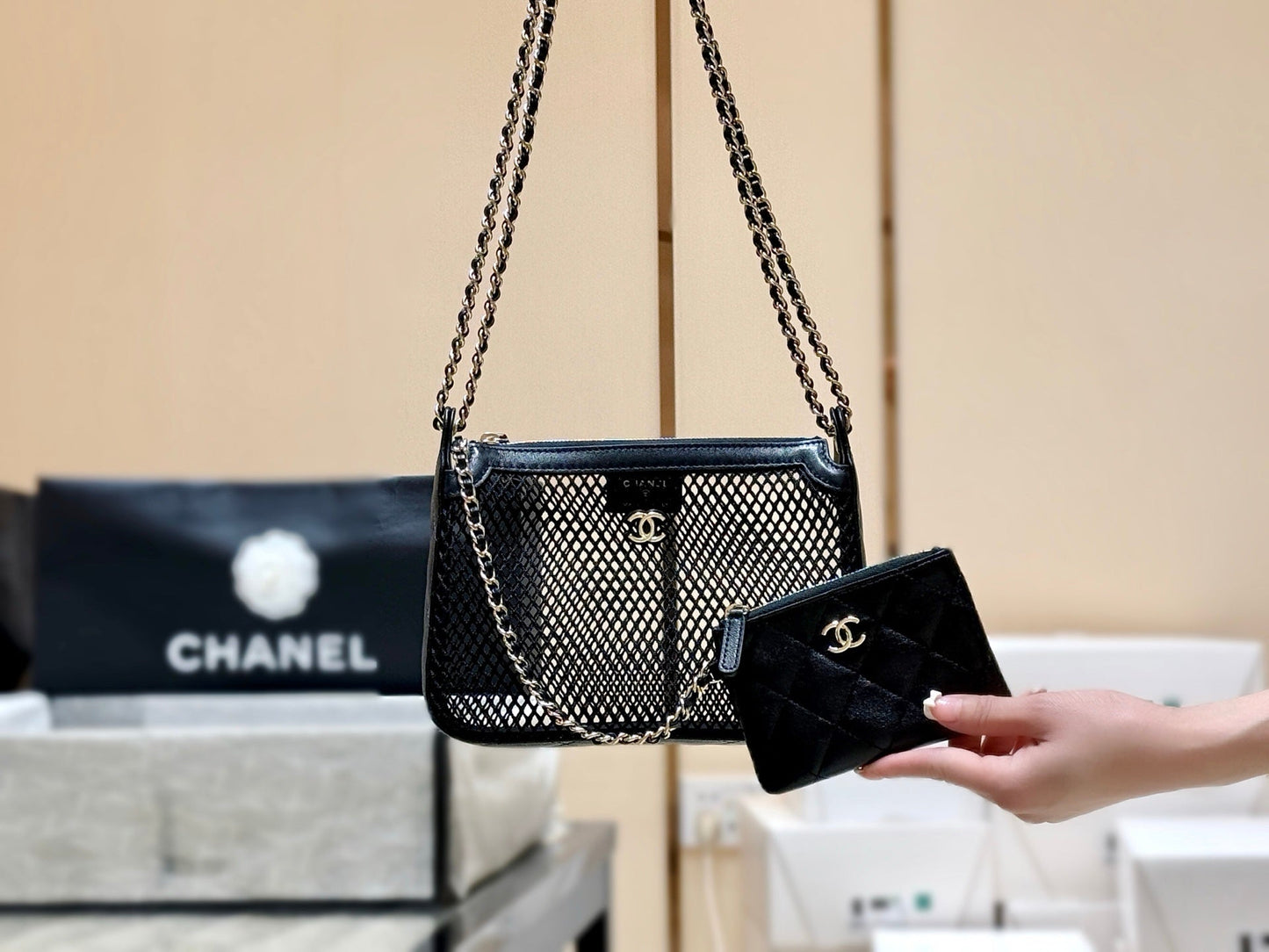 Mesh Chain Clutch