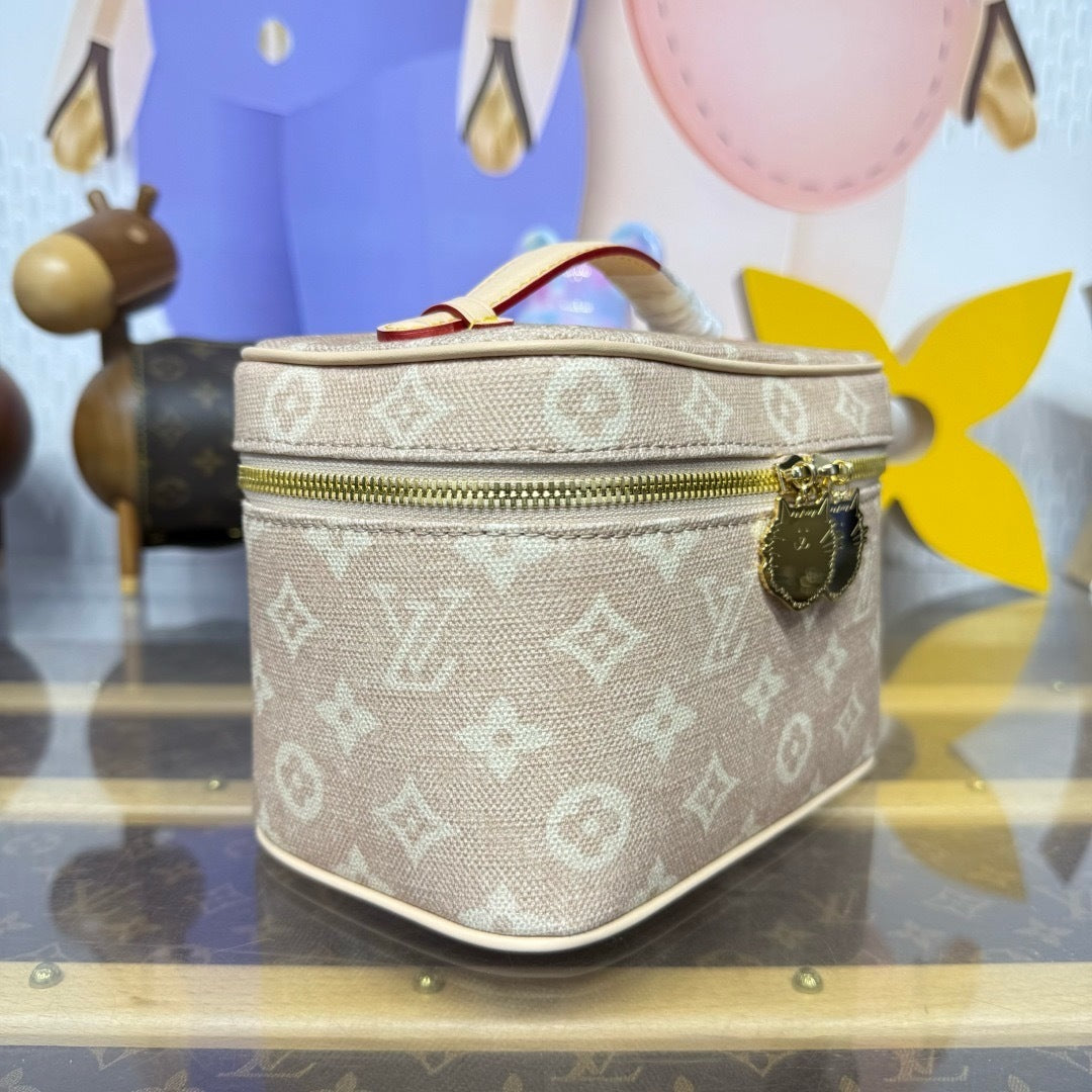 Vanity Chain Pouch