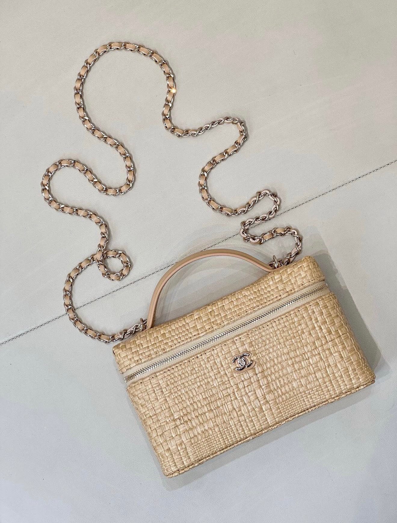 Trendy Vanity Raffia