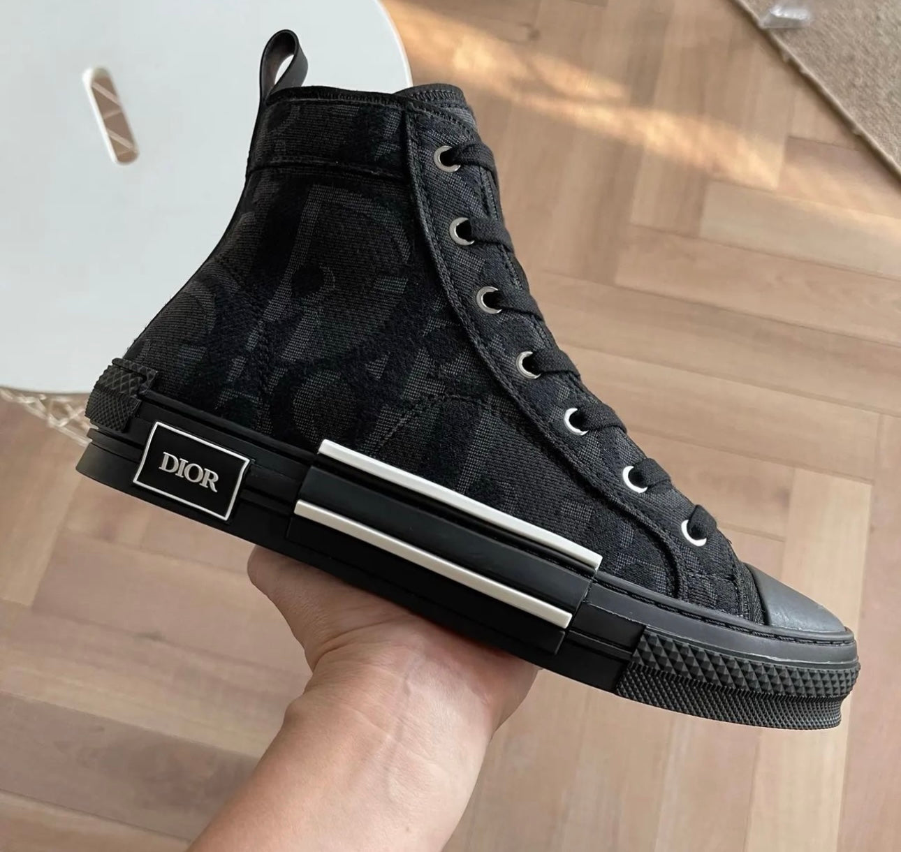 B23 Sneaker