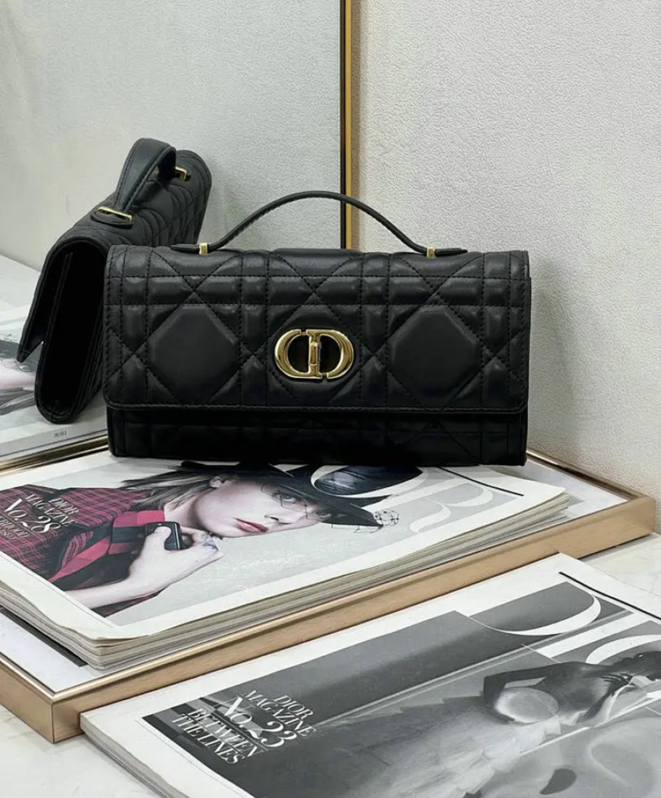 Caro Top Handle