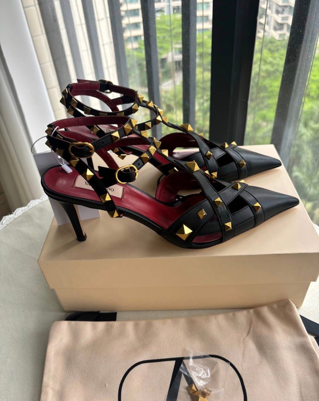 Studdy Pumps