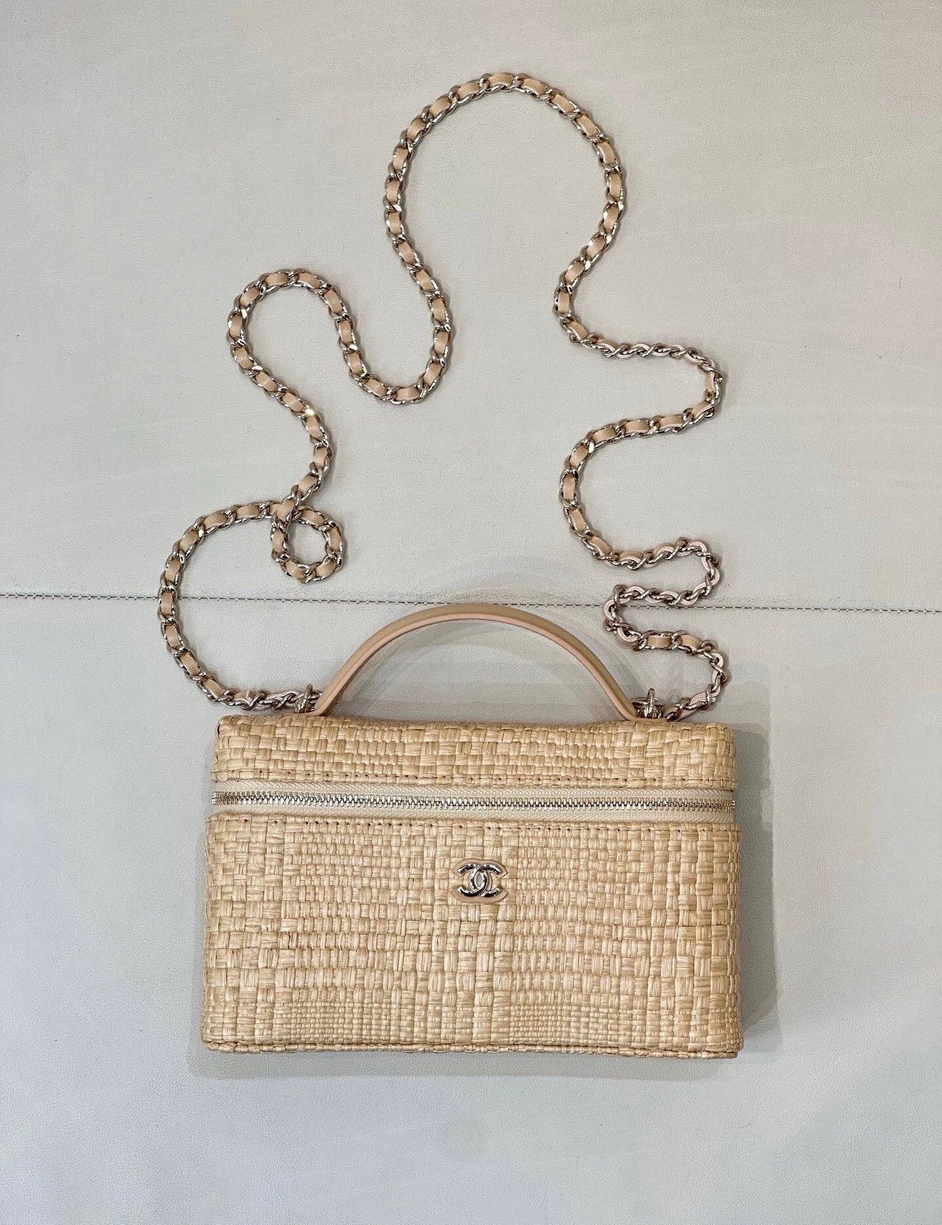 Trendy Vanity Raffia