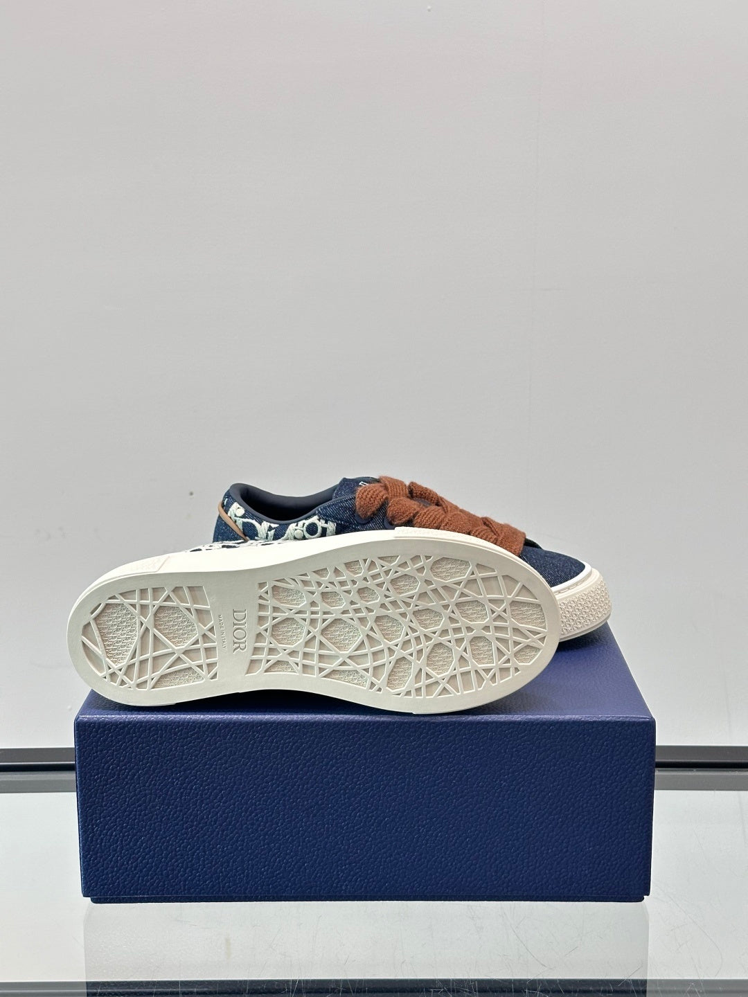 B33 Trainers