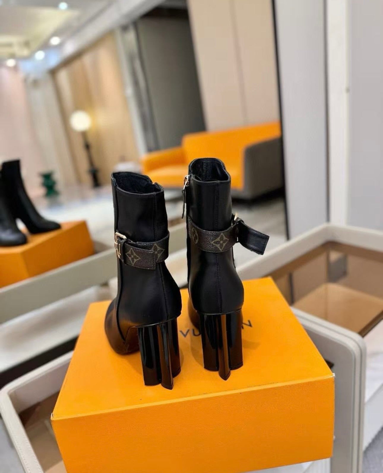 Silhouette Boots