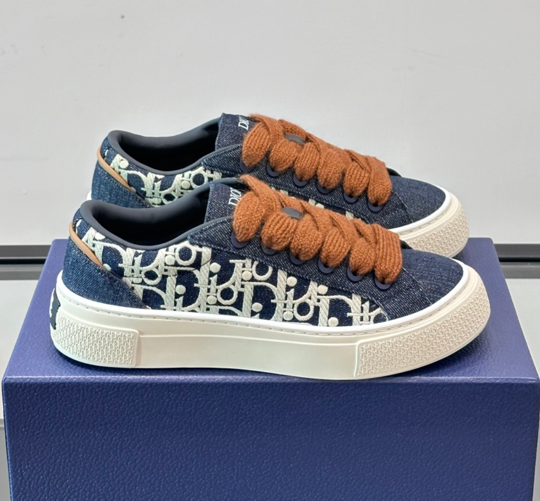 B33 Trainers
