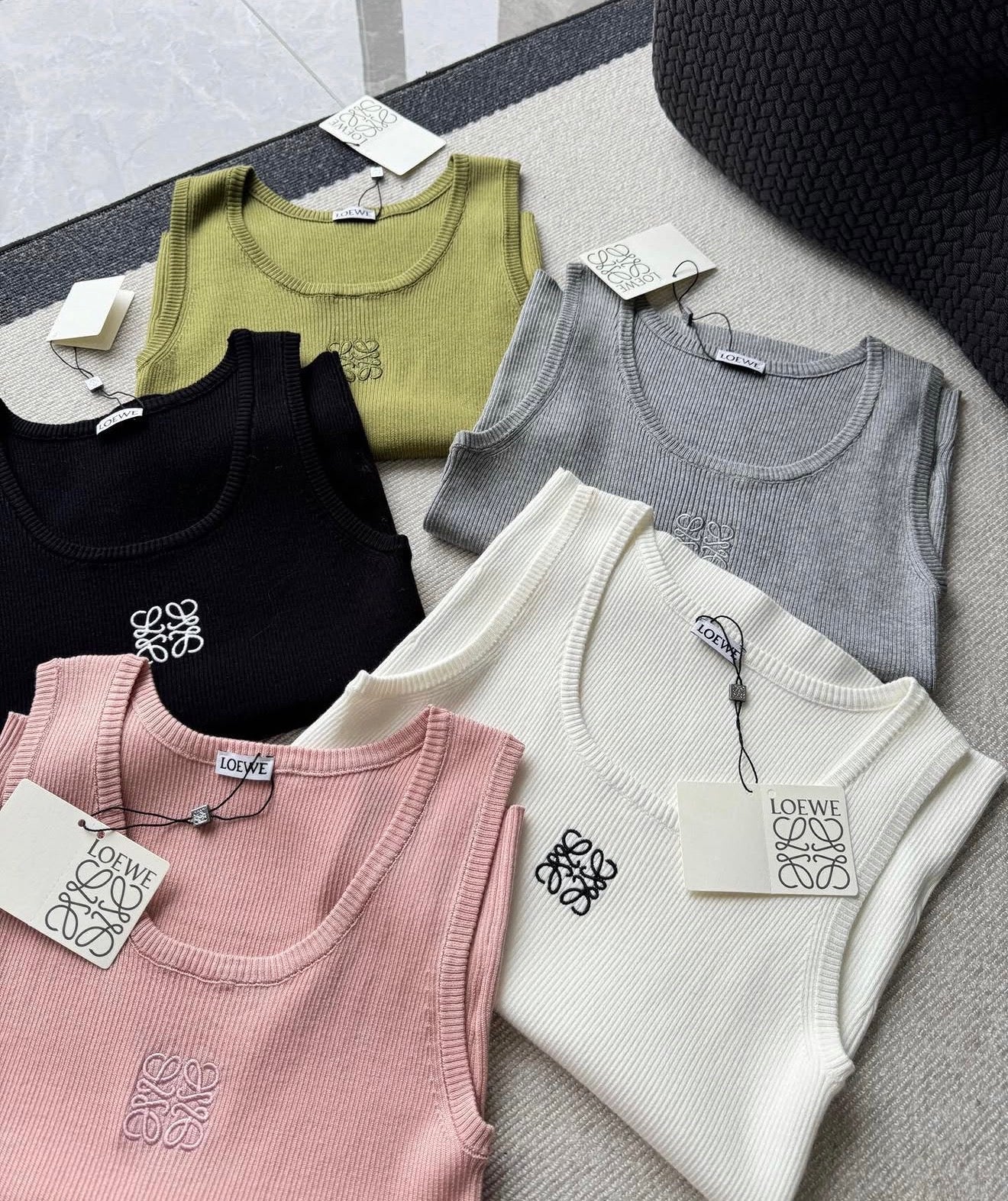 Logo Vest