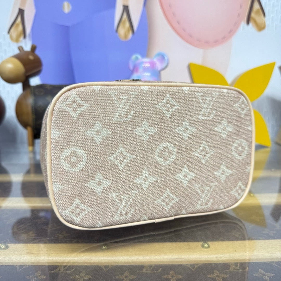 Vanity Chain Pouch