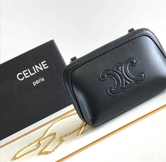 Triomphe Chain Pouch
