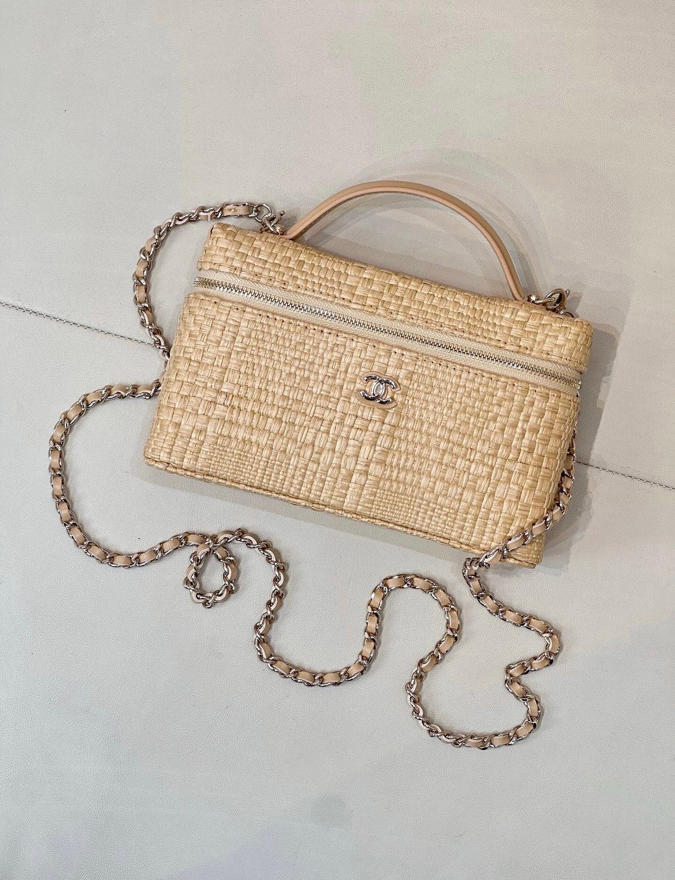 Trendy Vanity Raffia