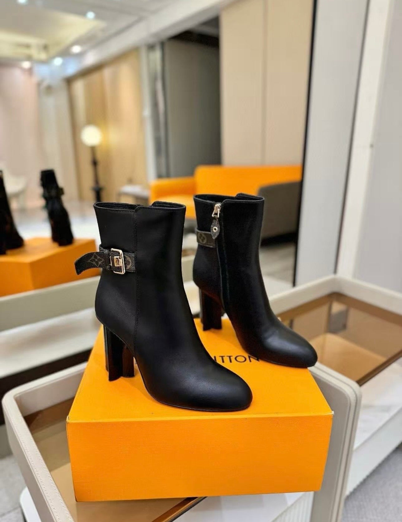 Silhouette Boots