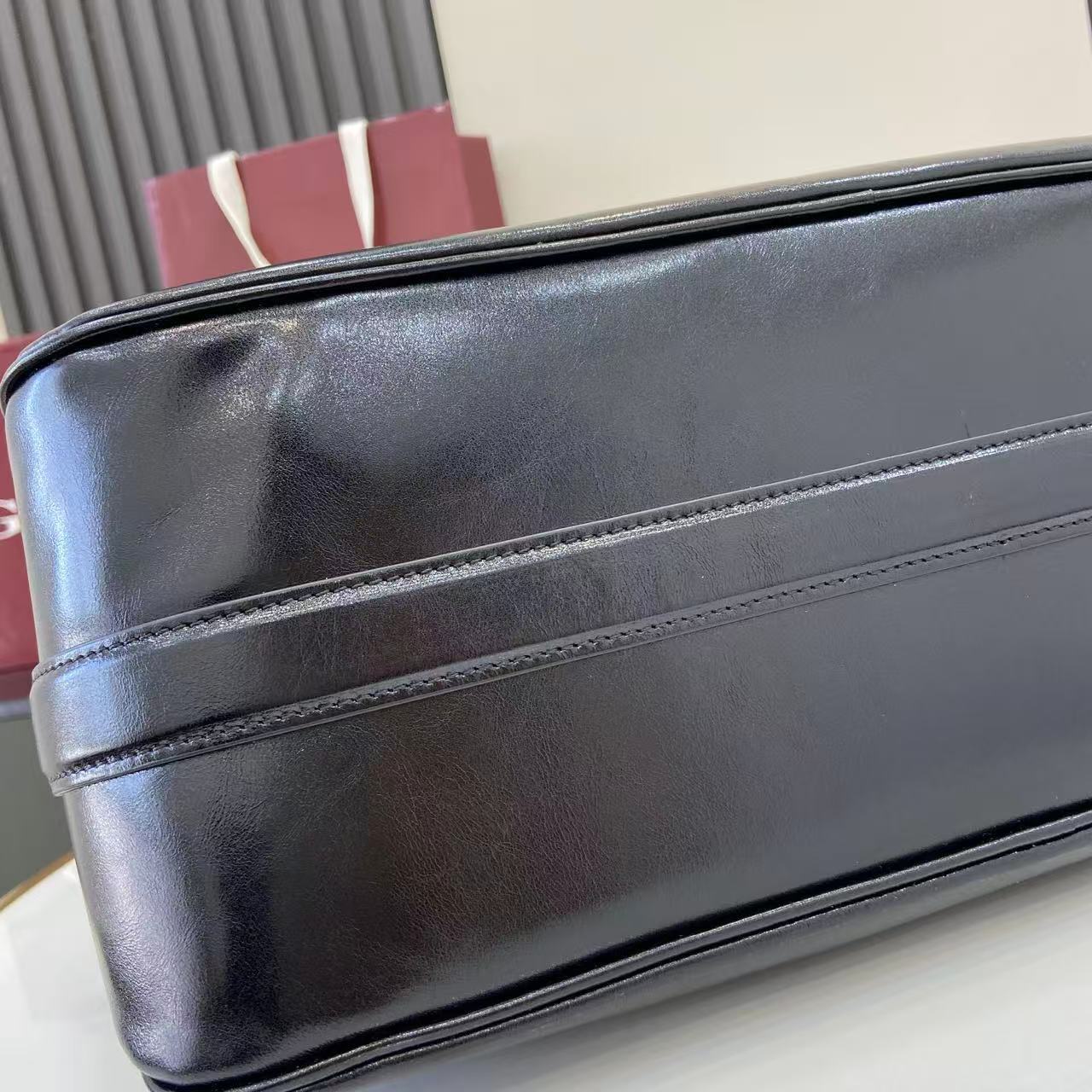 Half Horsebit Bag