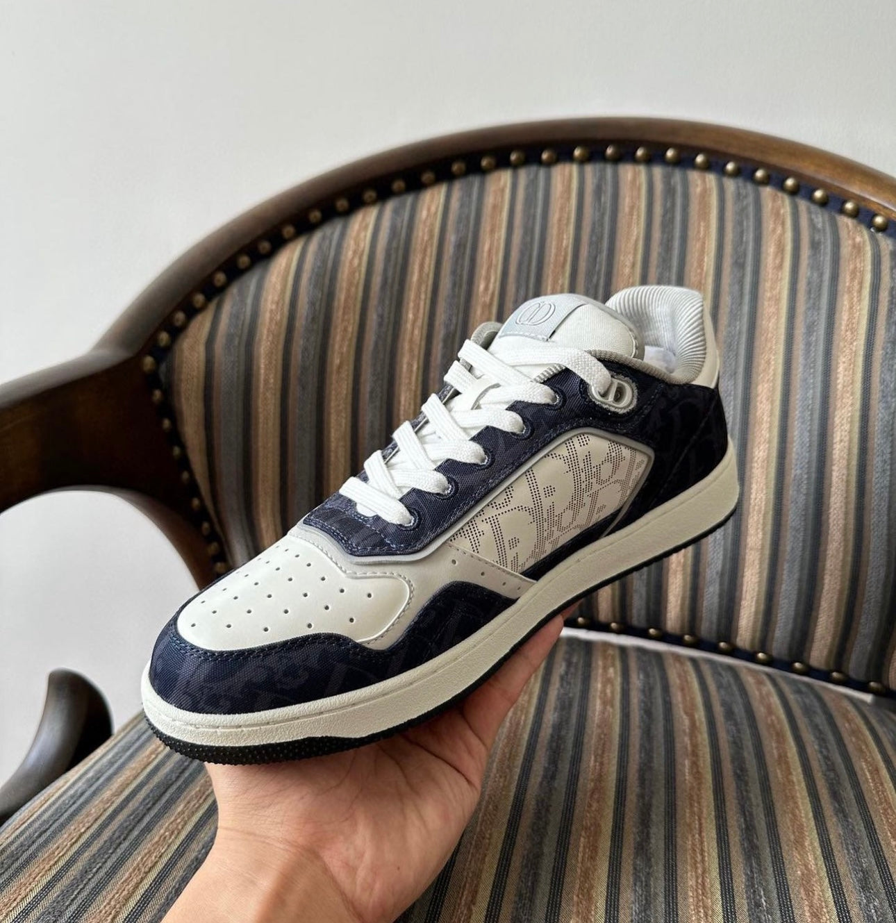 B27 Sneaker