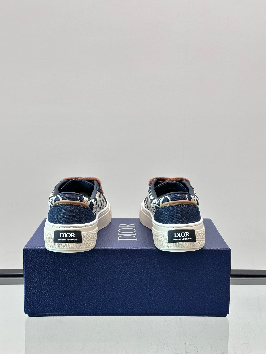 B33 Trainers