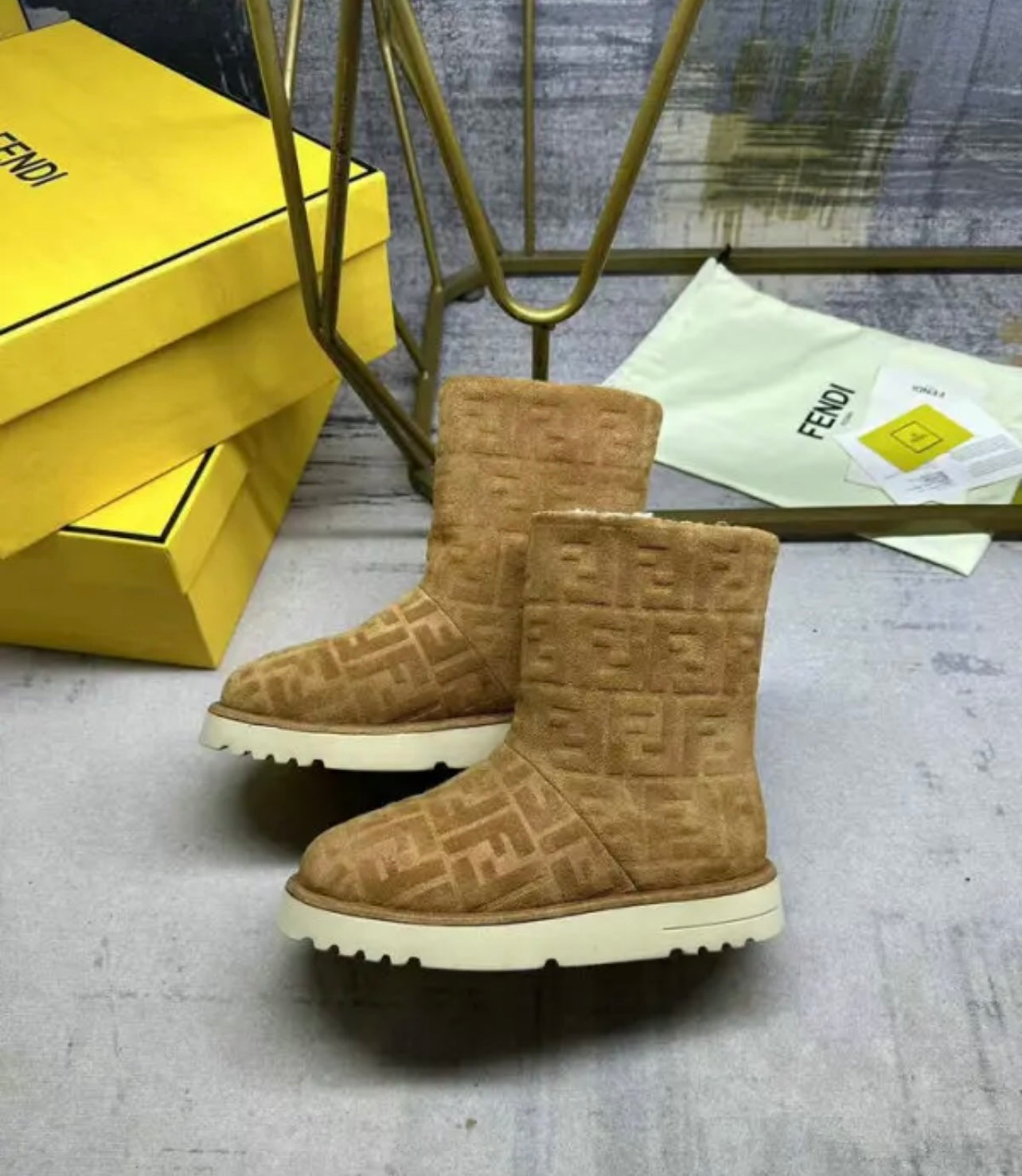 Logo Boots