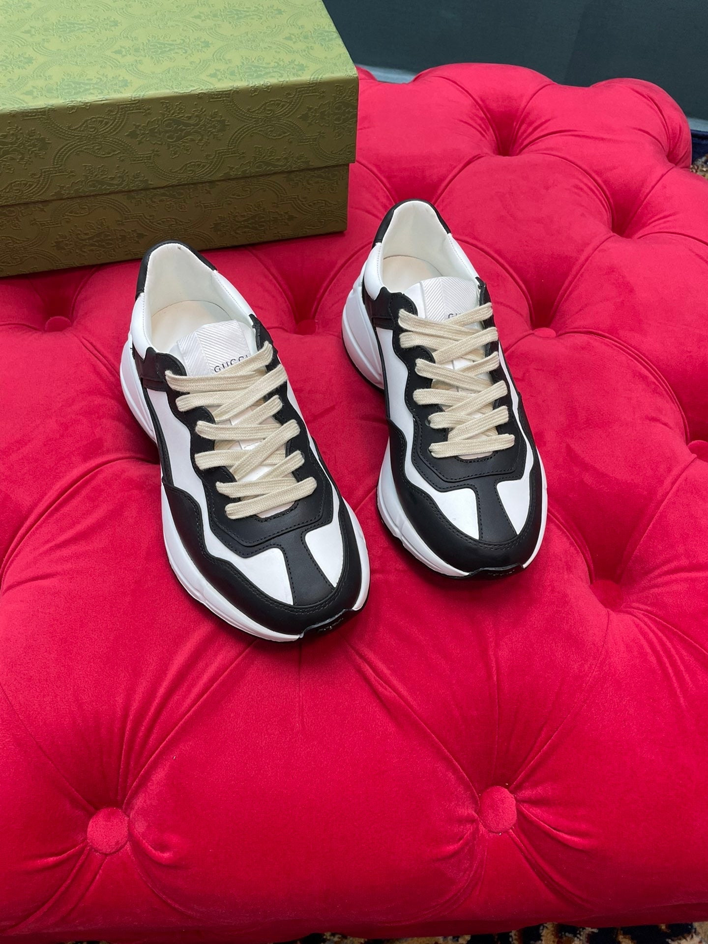 Rhyton Trainers