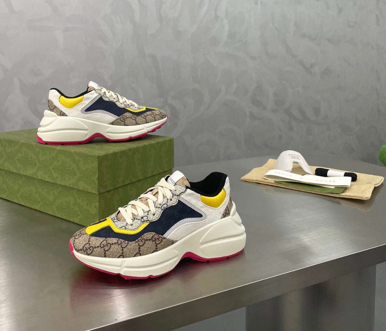 Rhyton Trainers